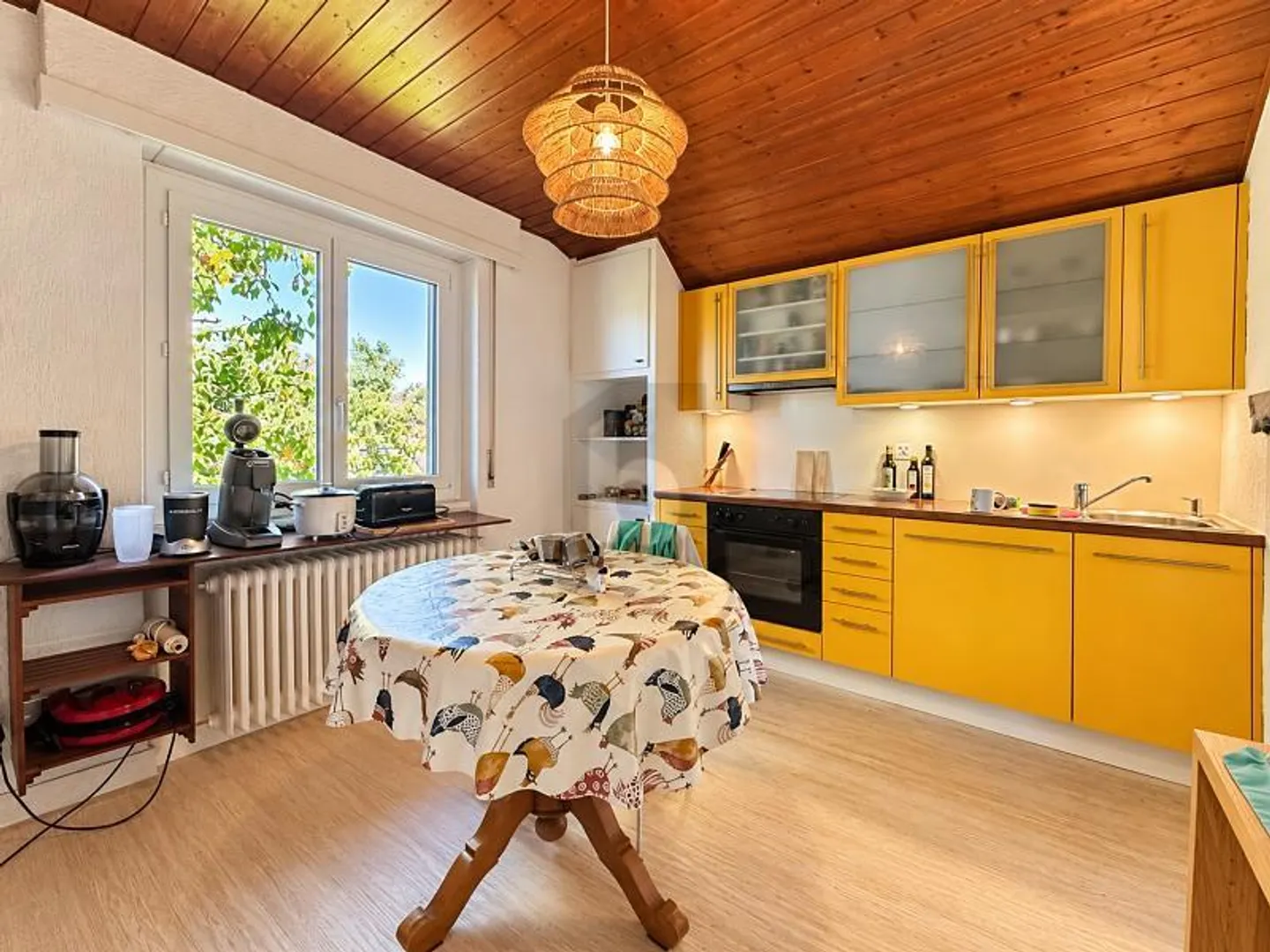 BRIGHT TOP FLOOR WITH PRIVATE STUDIO - Photo 2 of 6