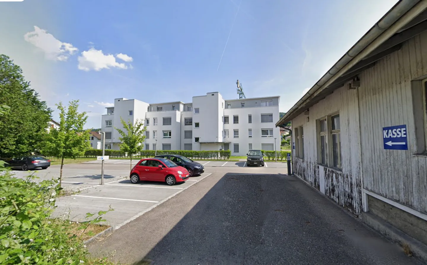 Aussenparkplätze an zentraler Lage verfügbar - Photo 2 sur 4