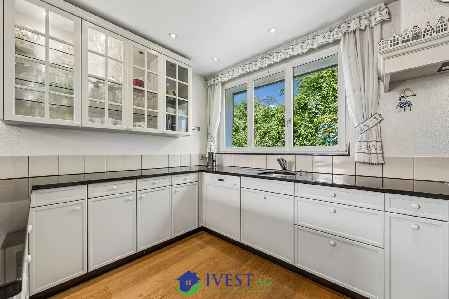 Exclusive Family Home with Lake View - Photo 10 of 39