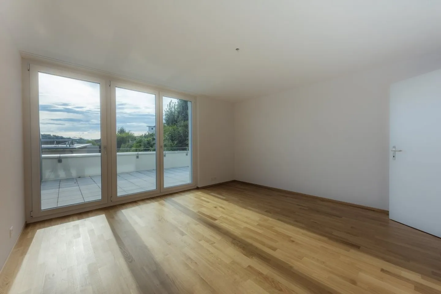 Modern Attic Apartment with Terrace - Photo 6 of 8