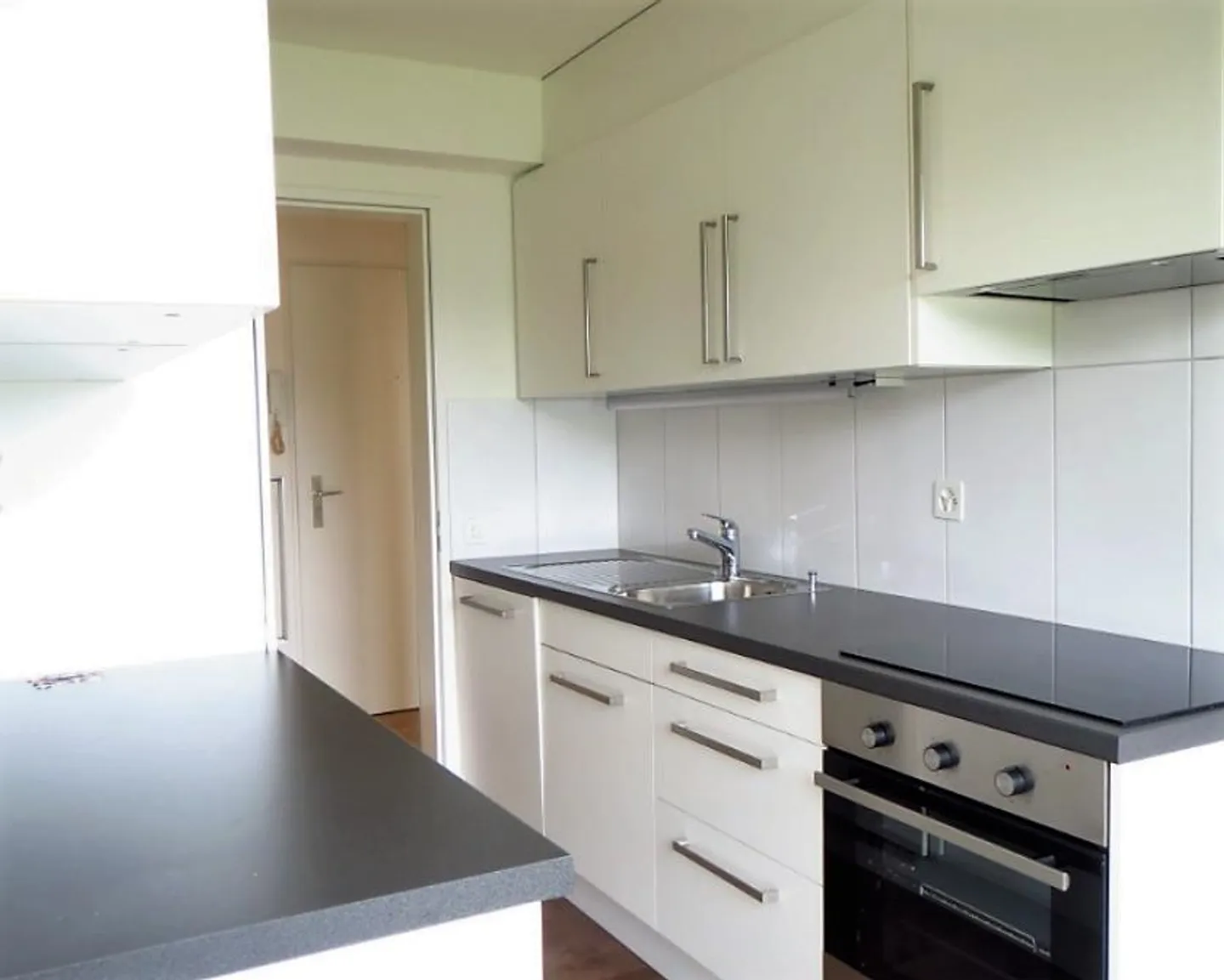 Geräumige Wohnung mit grossem Sitzplatz - Foto 3 von 11