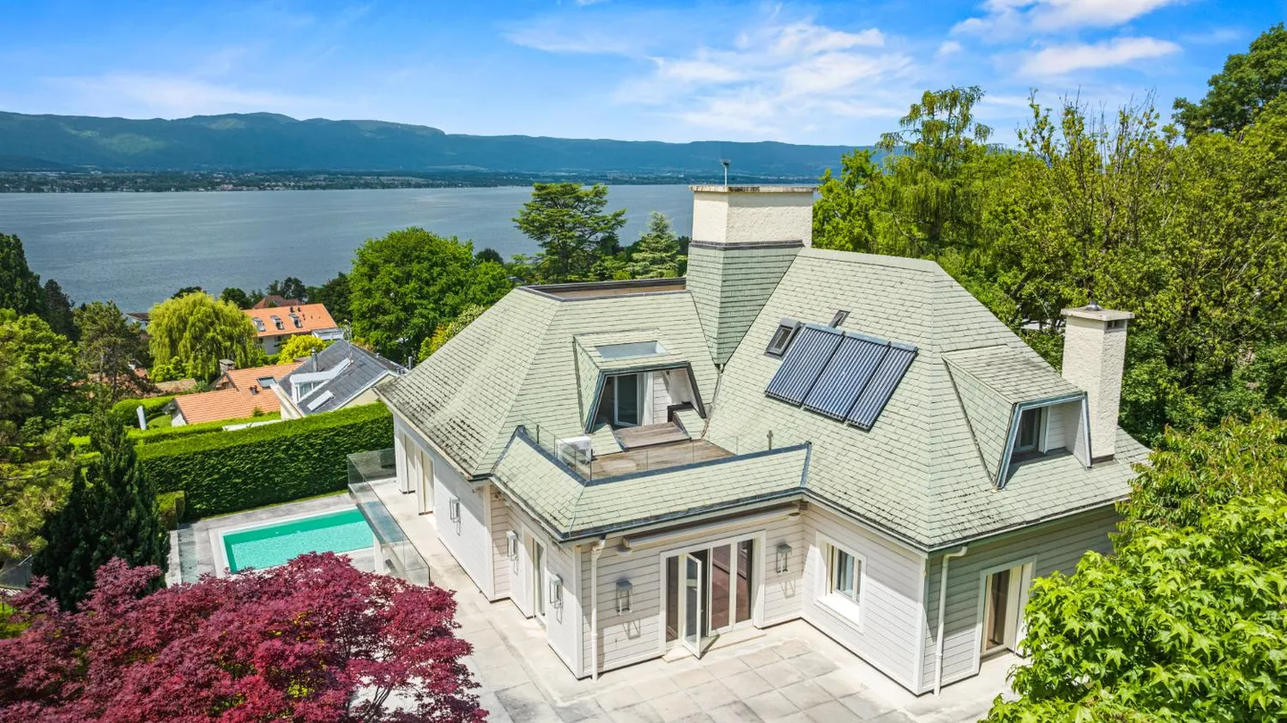 ANIERES - Magnificent villa with panoramic lake view - Photo 2 of 30