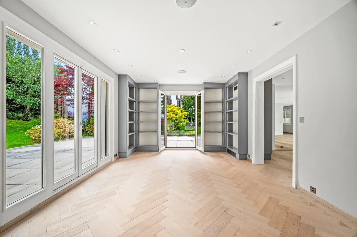 ANIERES - Magnificent villa with panoramic lake view - Photo 8 of 30