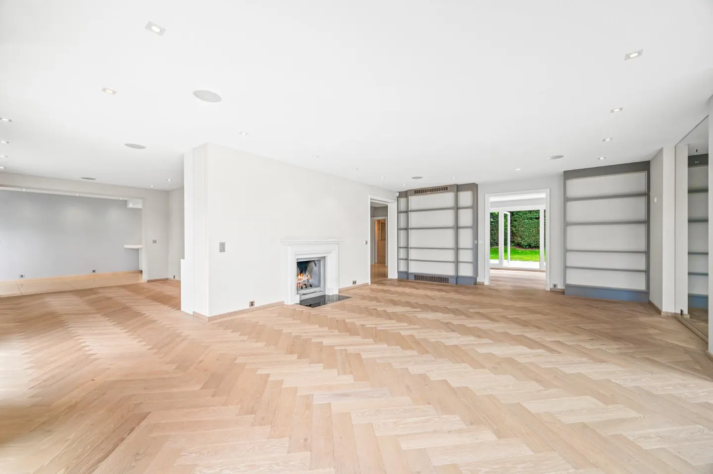 ANIERES - Magnificent villa with panoramic lake view - Photo 9 of 30