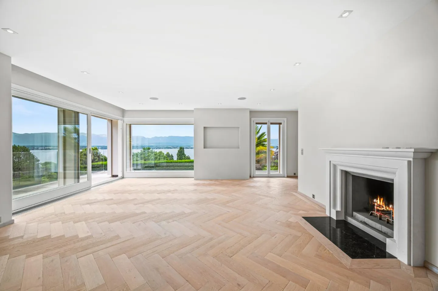 ANIERES - Magnificent villa with panoramic lake view - Photo 5 of 30