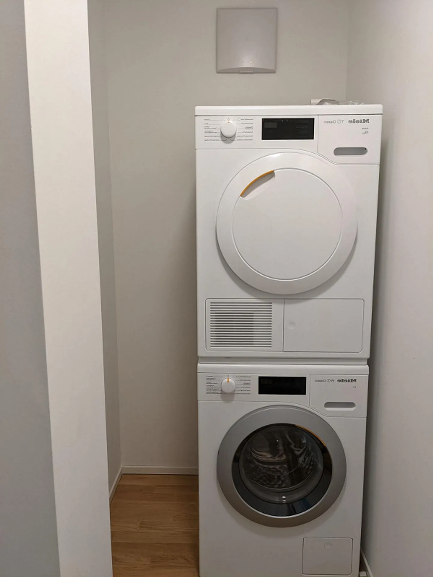 Top modern 3.5-room apartment with washing tower + terrace - Photo 6 of 12