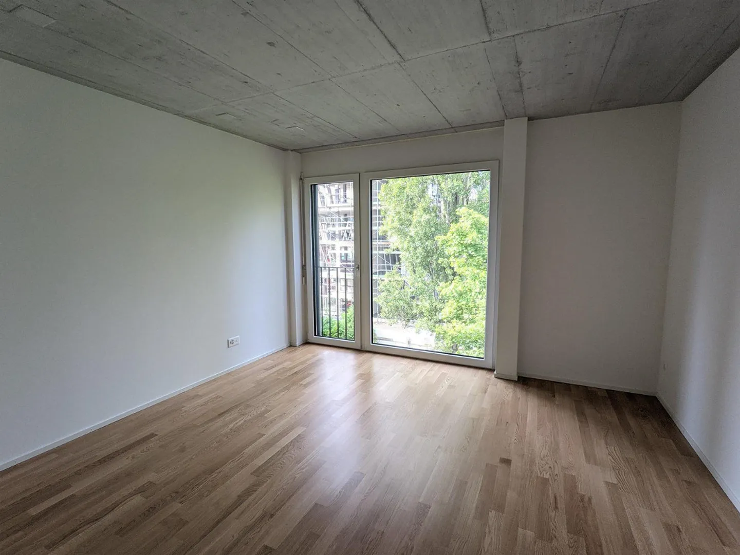 Top modern 3.5-room apartment with washing tower + terrace - Photo 7 of 12