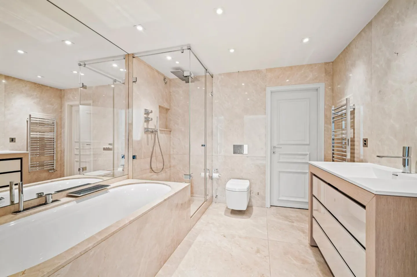 ANIERES - Magnificent villa with panoramic lake view - Photo 20 of 30