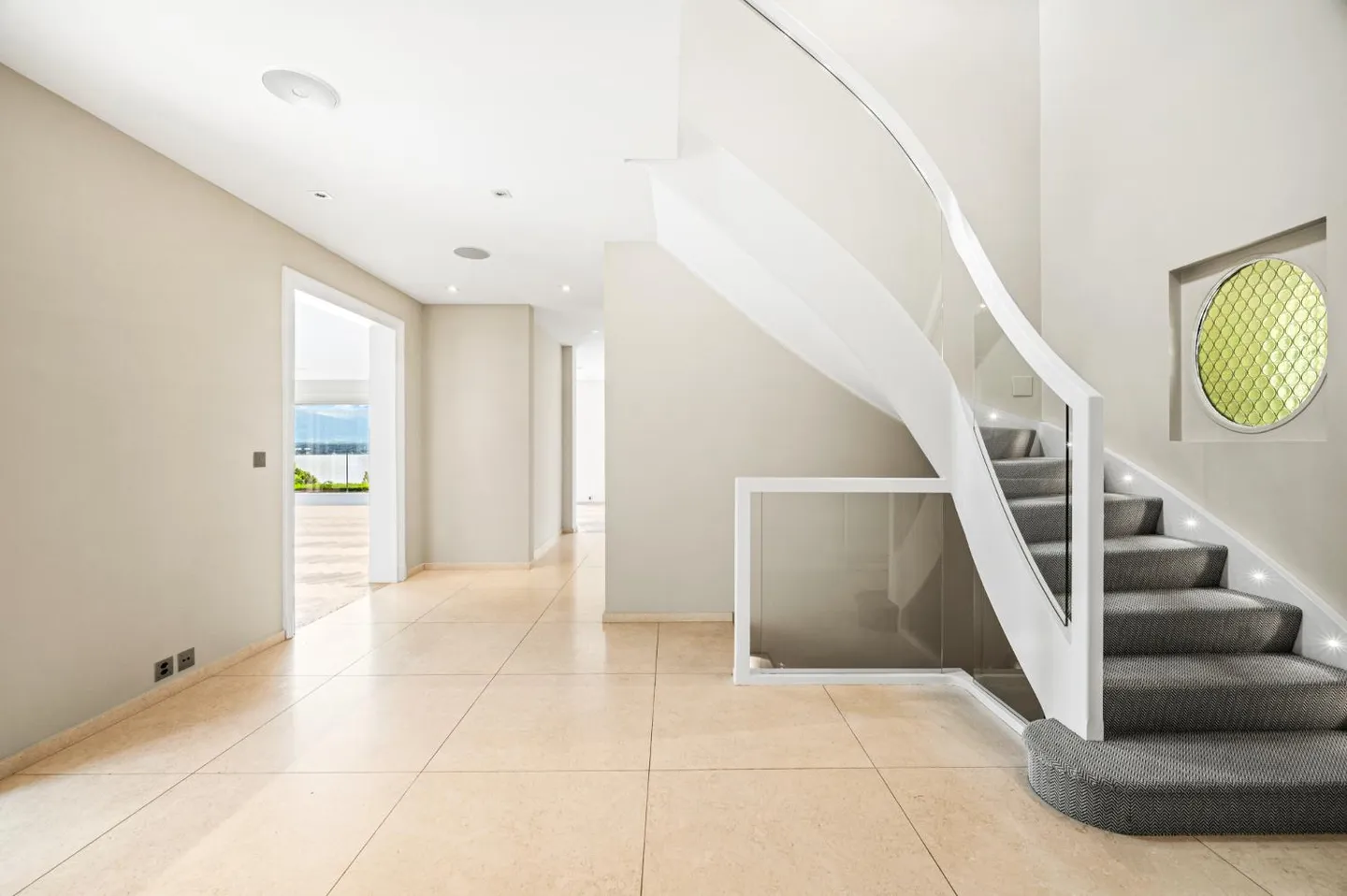 ANIERES - Magnificent villa with panoramic lake view - Photo 21 of 30