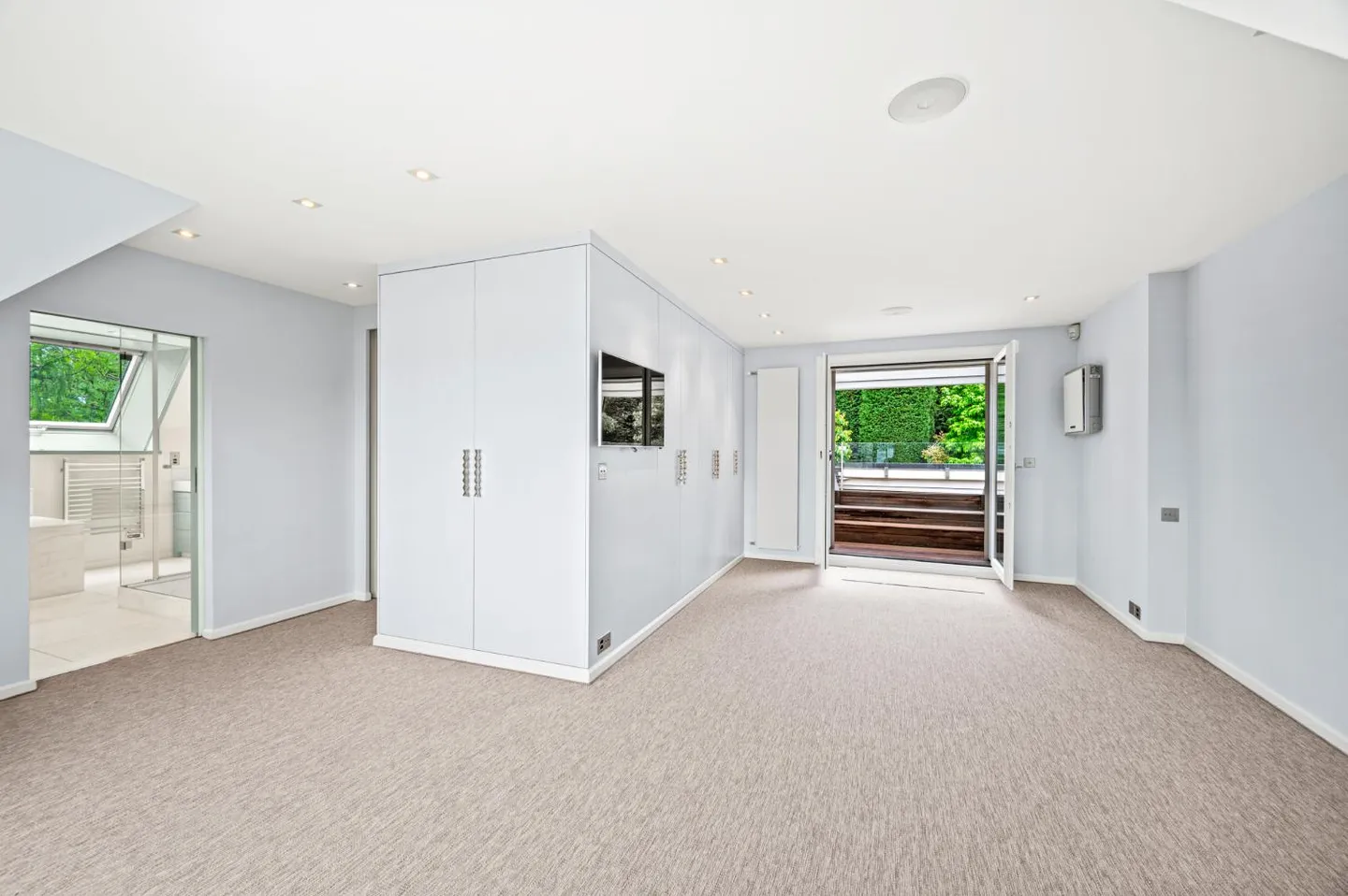 ANIERES - Magnificent villa with panoramic lake view - Photo 24 of 30