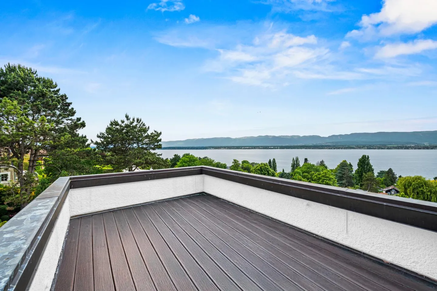 ANIERES - Magnificent villa with panoramic lake view - Photo 26 of 30