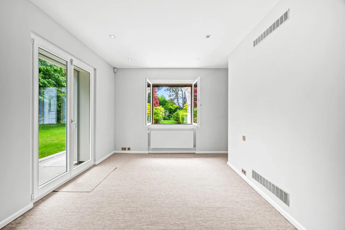 ANIERES - Magnificent villa with panoramic lake view - Photo 18 of 30