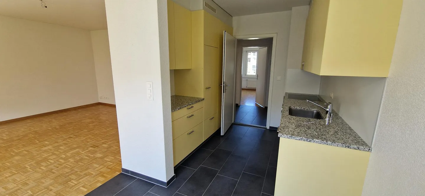 Charmante 3-Zimmer-Wohnung mit Balkon in Spiegel b. Bern - Photo 2 of 12