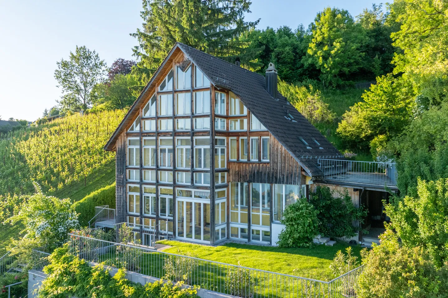 Family-friendly house with great lake view - Photo 1 of 6