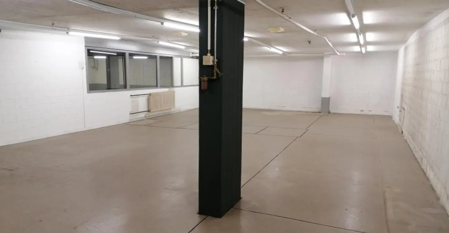 Workshop/Warehouse for rent - Photo 2 of 3