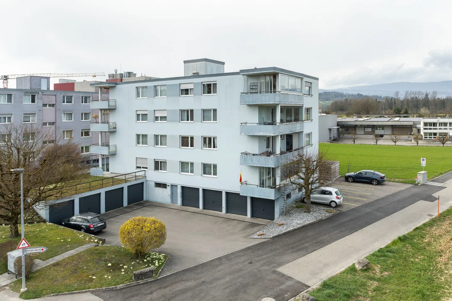 Appartamento attraente di 4,5 stanze al piano rialzato con vista sul verde - Foto 13 di 15