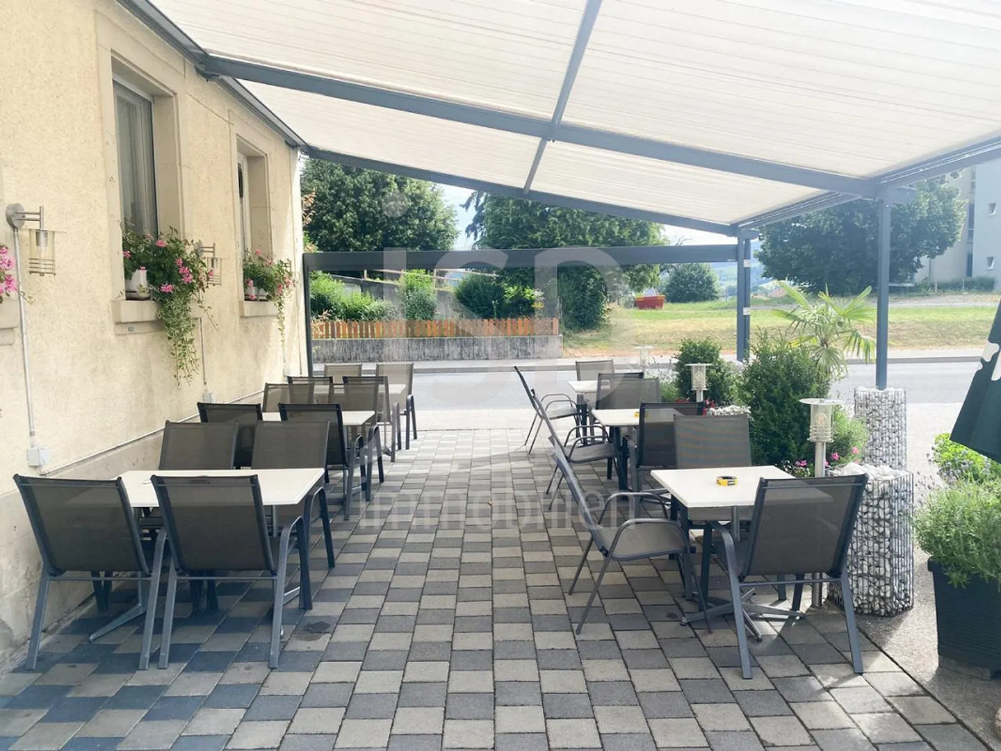 Nel centro del villaggio di Plaffeien, il ristorante Zum Goldenen Kreuz - Foto 4 di 9