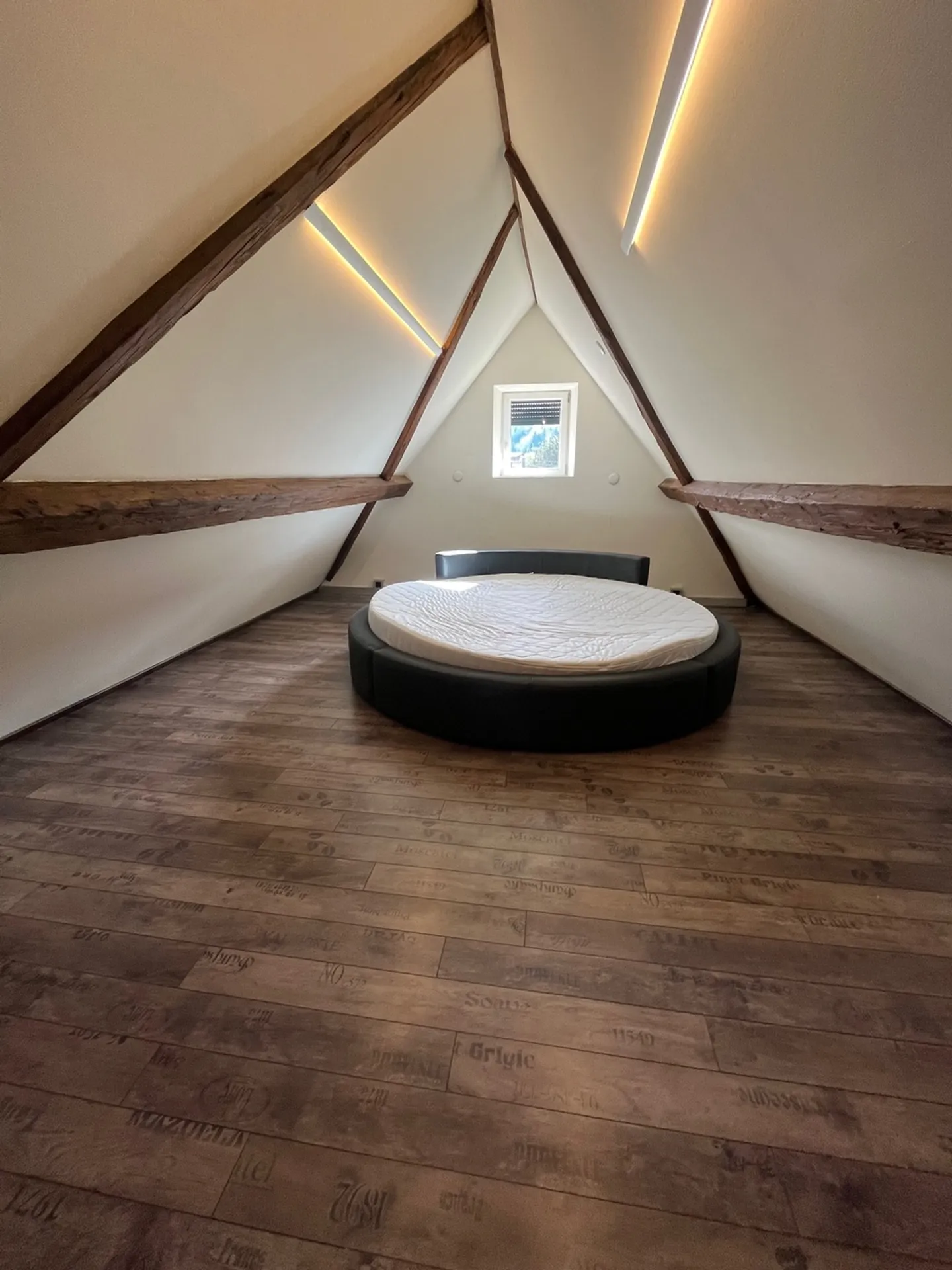 À VENDRE - Maison unique à Vermes avec spa, sauna et hammam - Photo 8 sur 10
