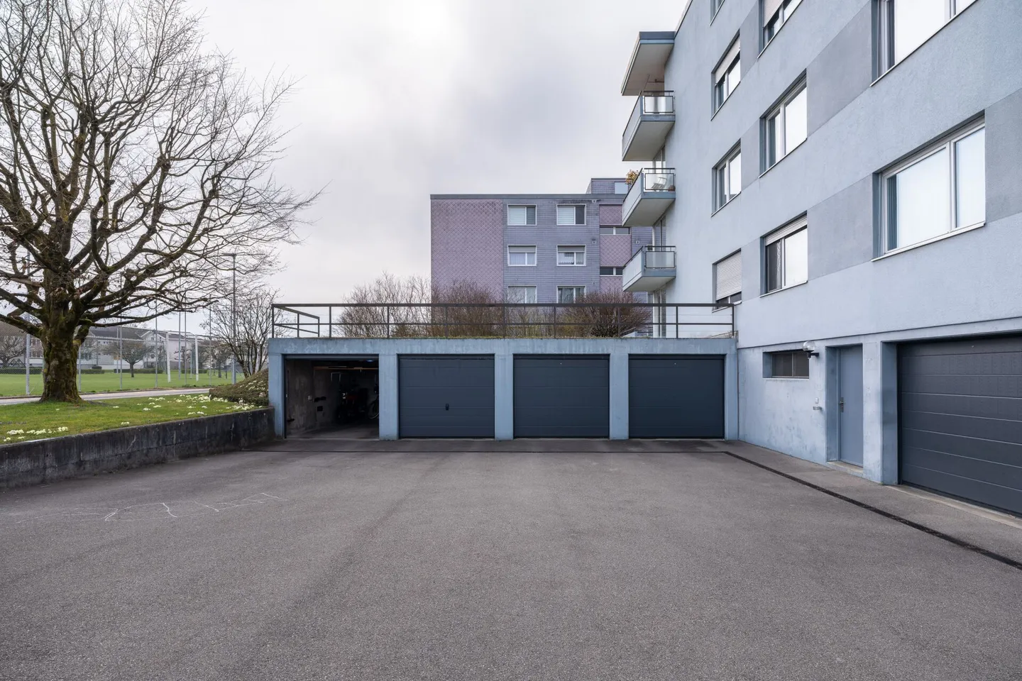 Appartamento attraente di 4,5 stanze al piano rialzato con vista sul verde - Foto 12 di 15