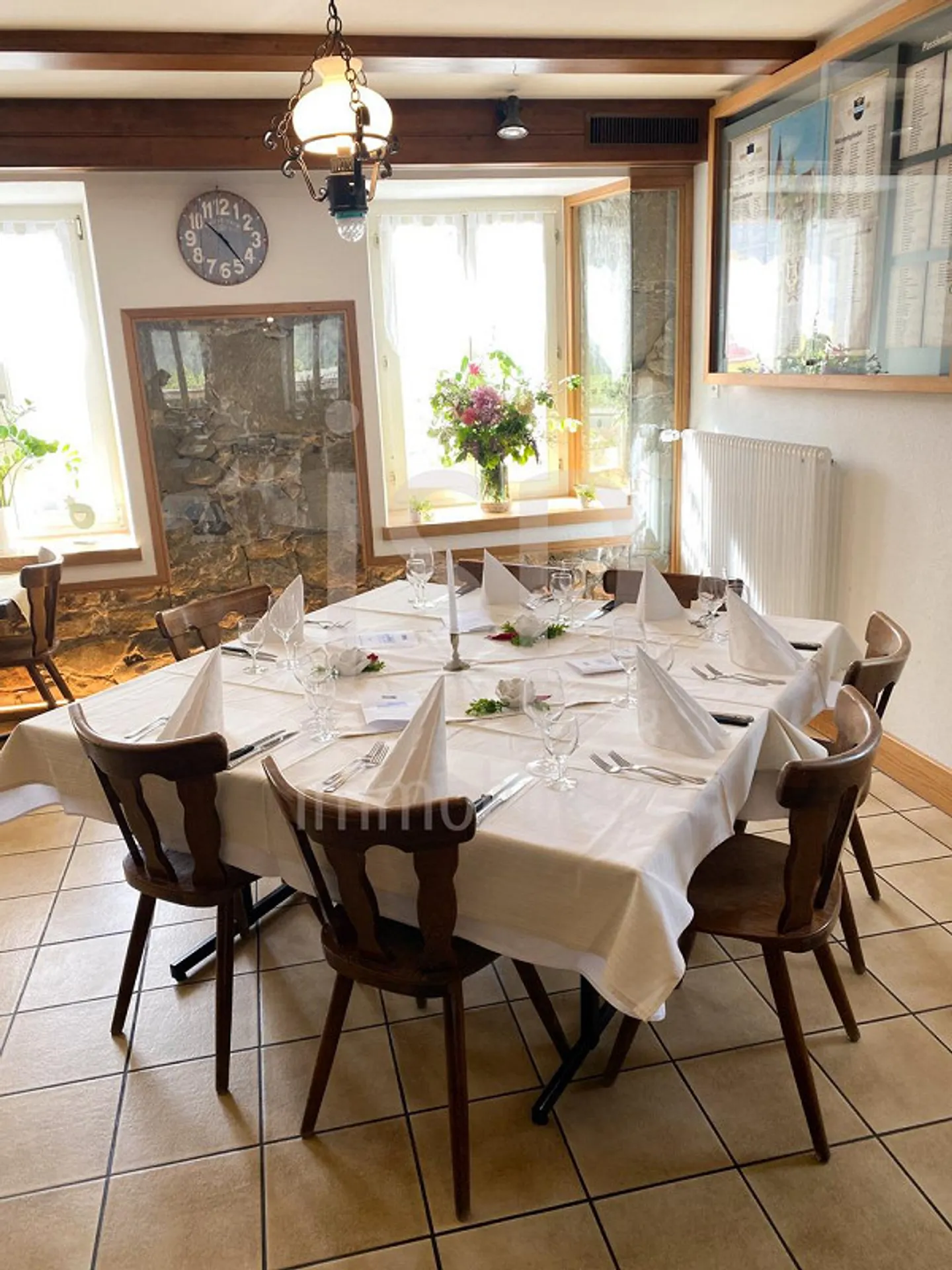 Nel centro del villaggio di Plaffeien, il ristorante Zum Goldenen Kreuz - Foto 7 di 9