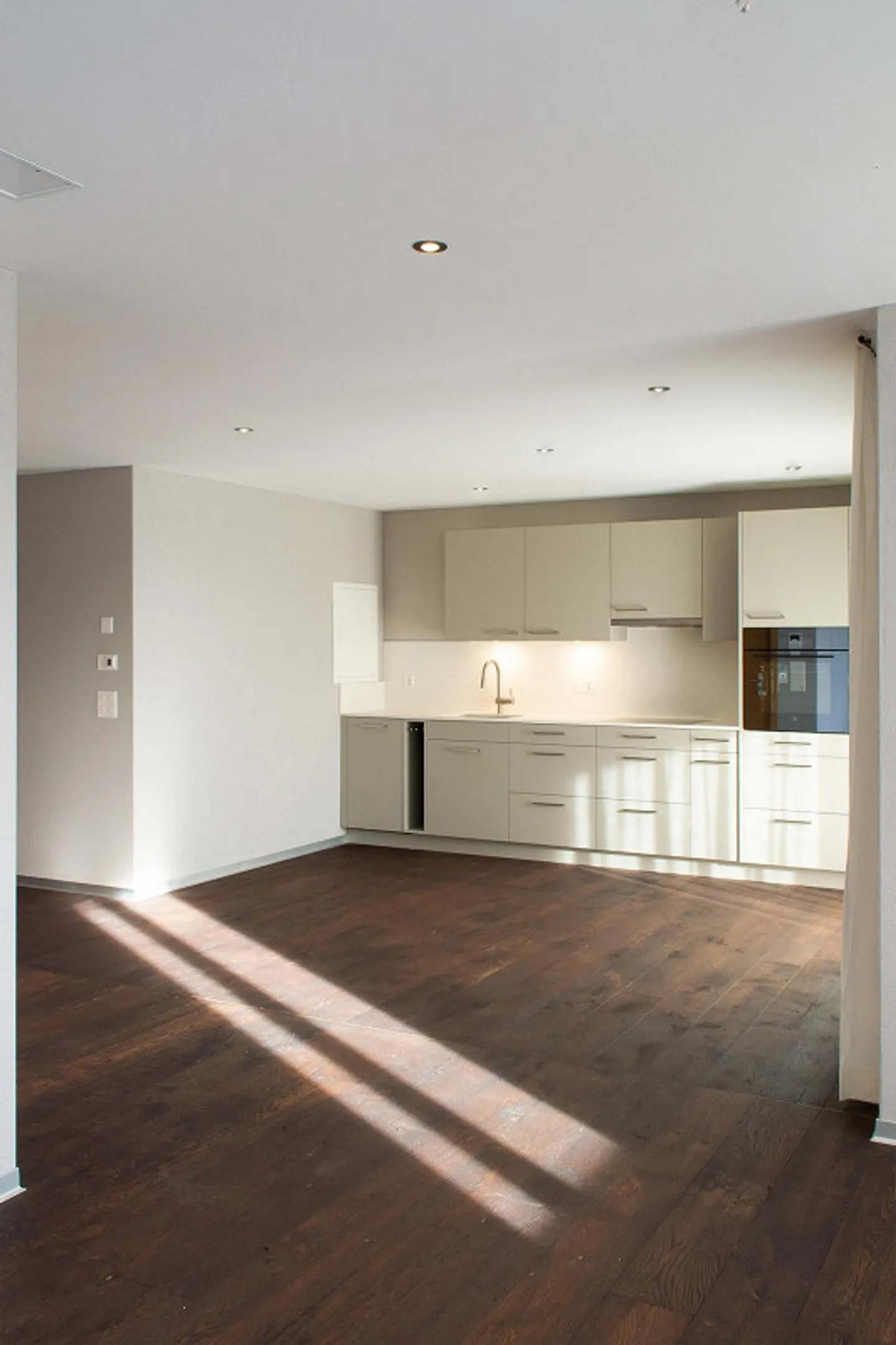 Moderne 2.5 Zimmerwohnung - Foto 2 von 8