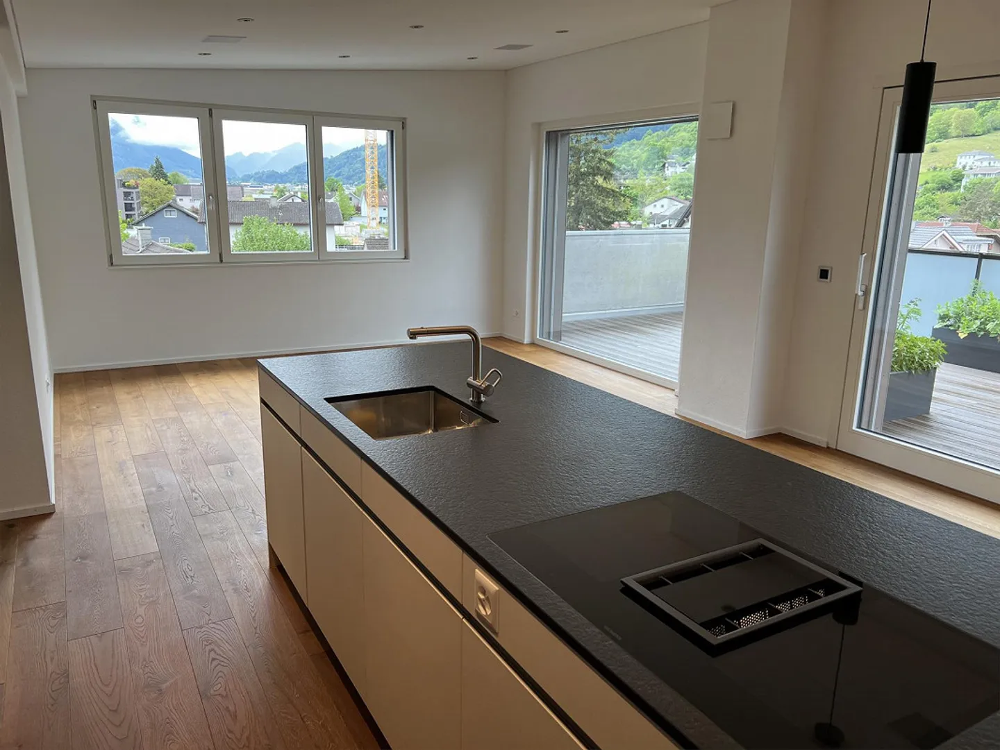 Attico di 4,5 locali da sogno con elevato standard di finitura - Foto 2 di 13
