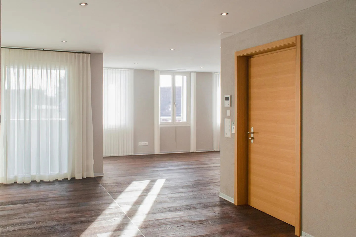 Moderne 2.5 Zimmerwohnung - Foto 3 von 8