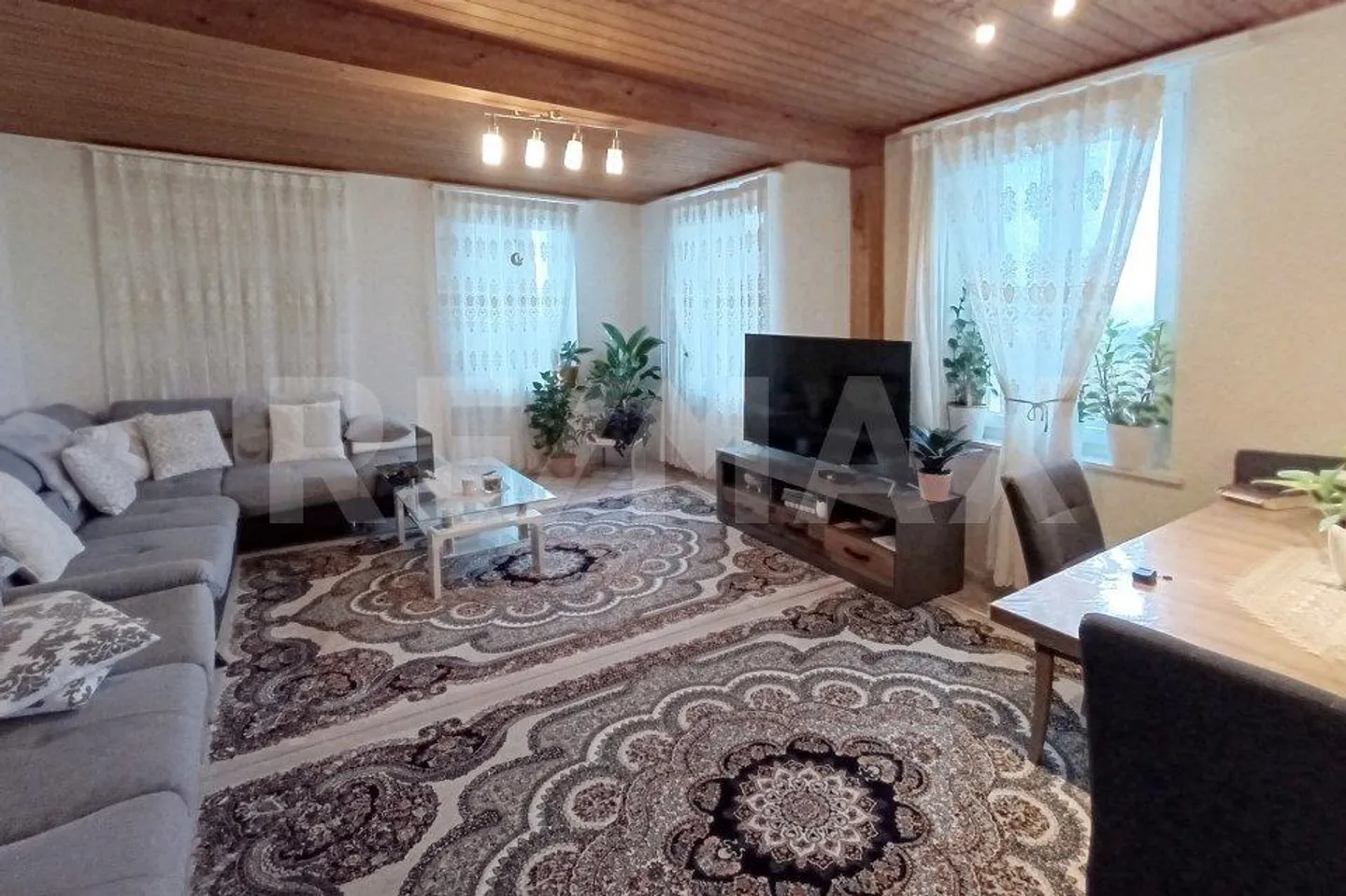 Maison multifamiliale avec 3 appartements attrayants - Photo 6 sur 10