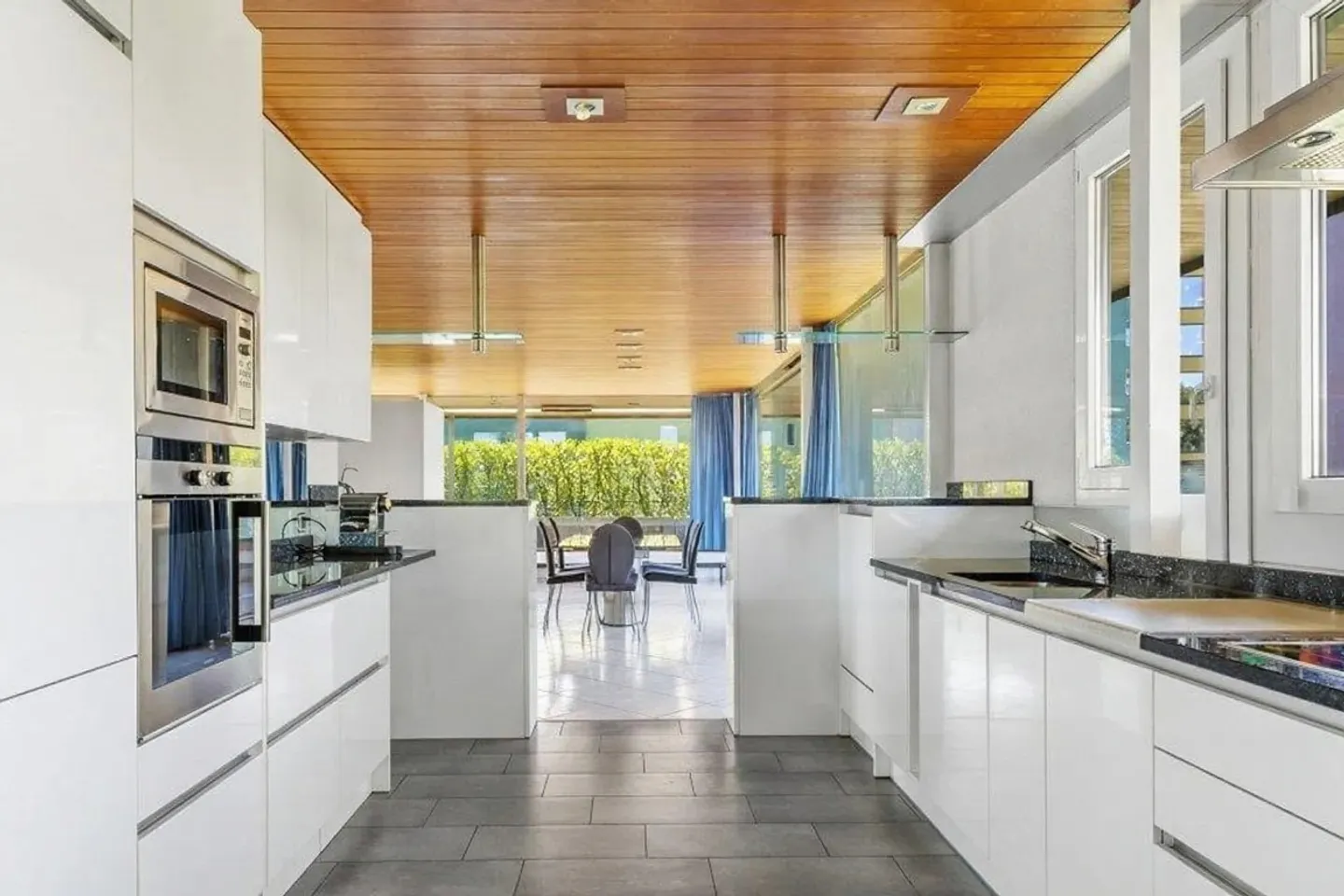 Ampio e luminoso appartamento attico con 7 stanze ! - Foto 9 di 15