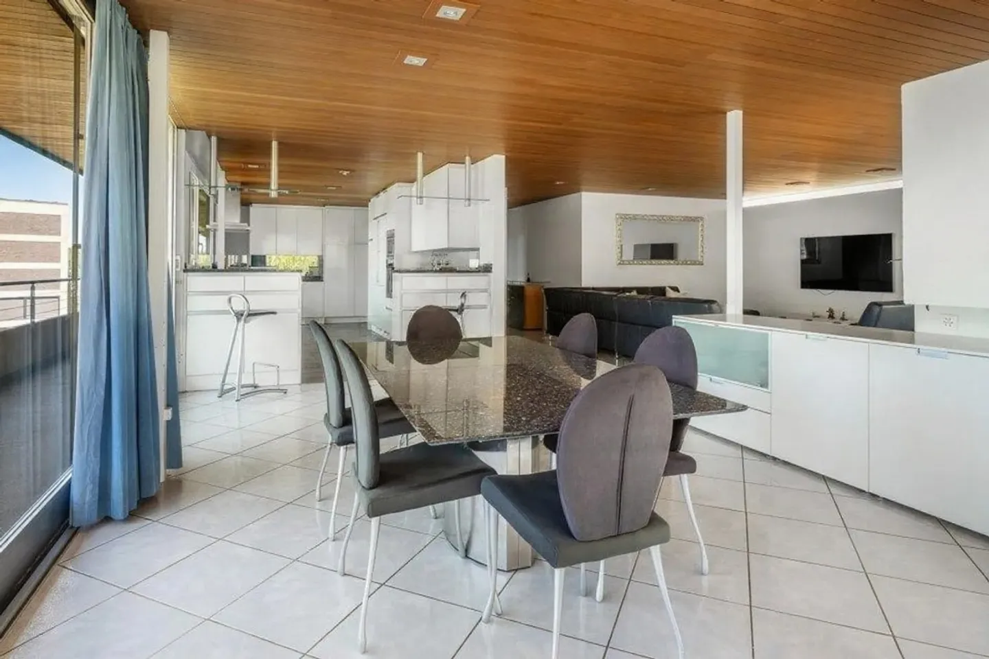 Ampio e luminoso appartamento attico con 7 stanze ! - Foto 11 di 15