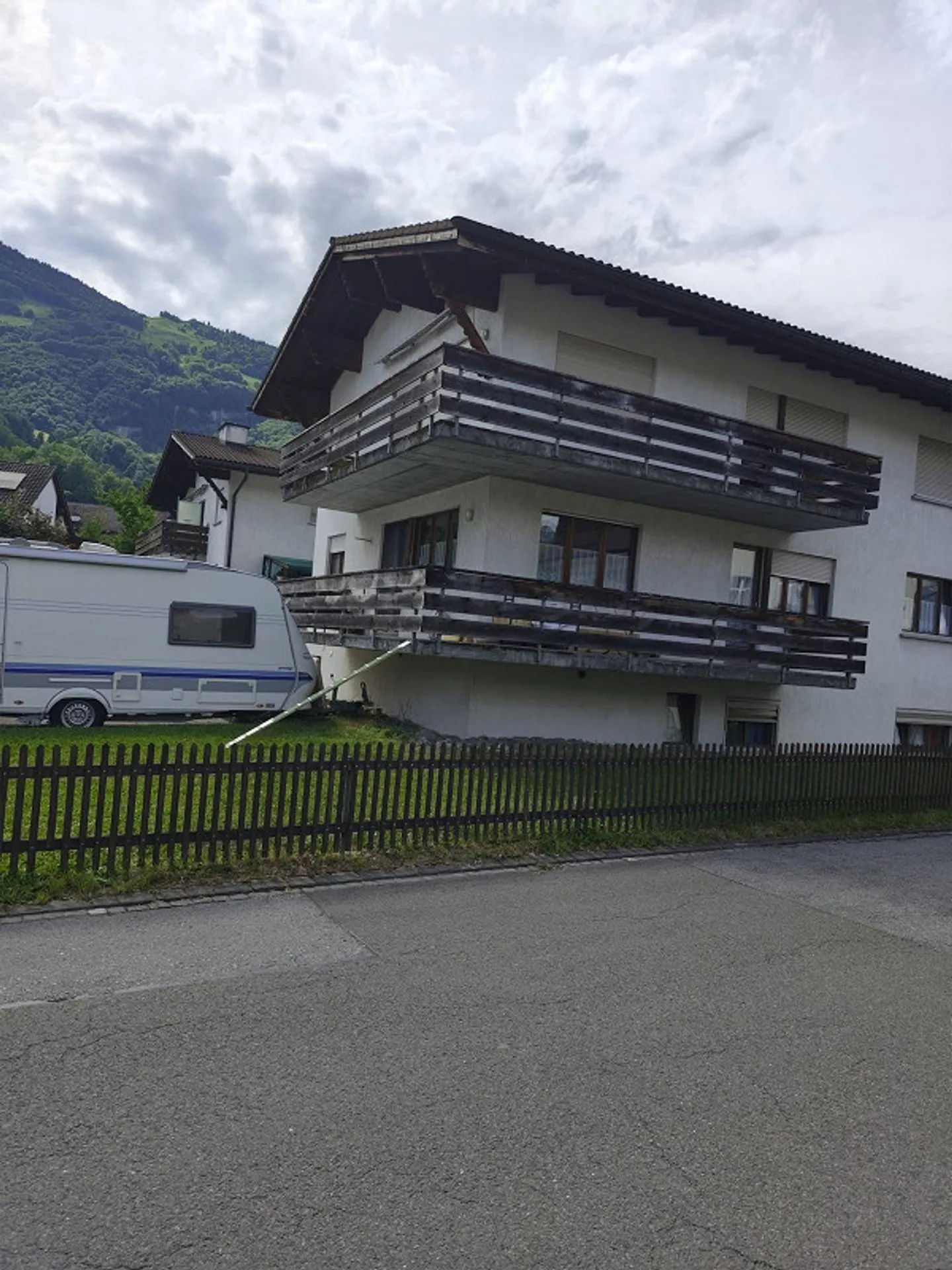 Charming 3.5 Room Apartment with Balcony and Beautiful View in Trübbach - Photo 1 of 8