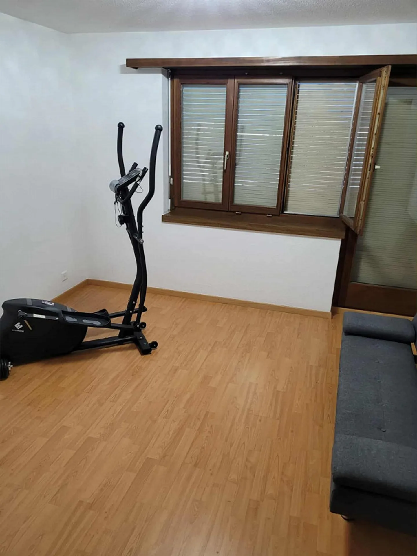 Charming 3.5 Room Apartment with Balcony and Beautiful View in Trübbach - Photo 3 of 8