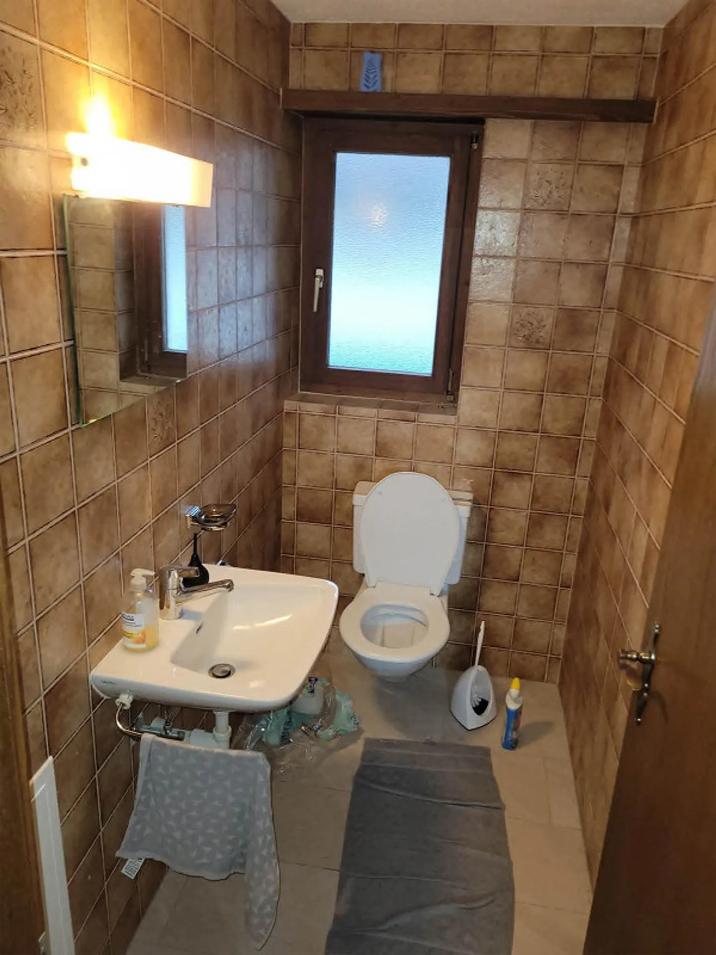 Charming 3.5 Room Apartment with Balcony and Beautiful View in Trübbach - Photo 7 of 8