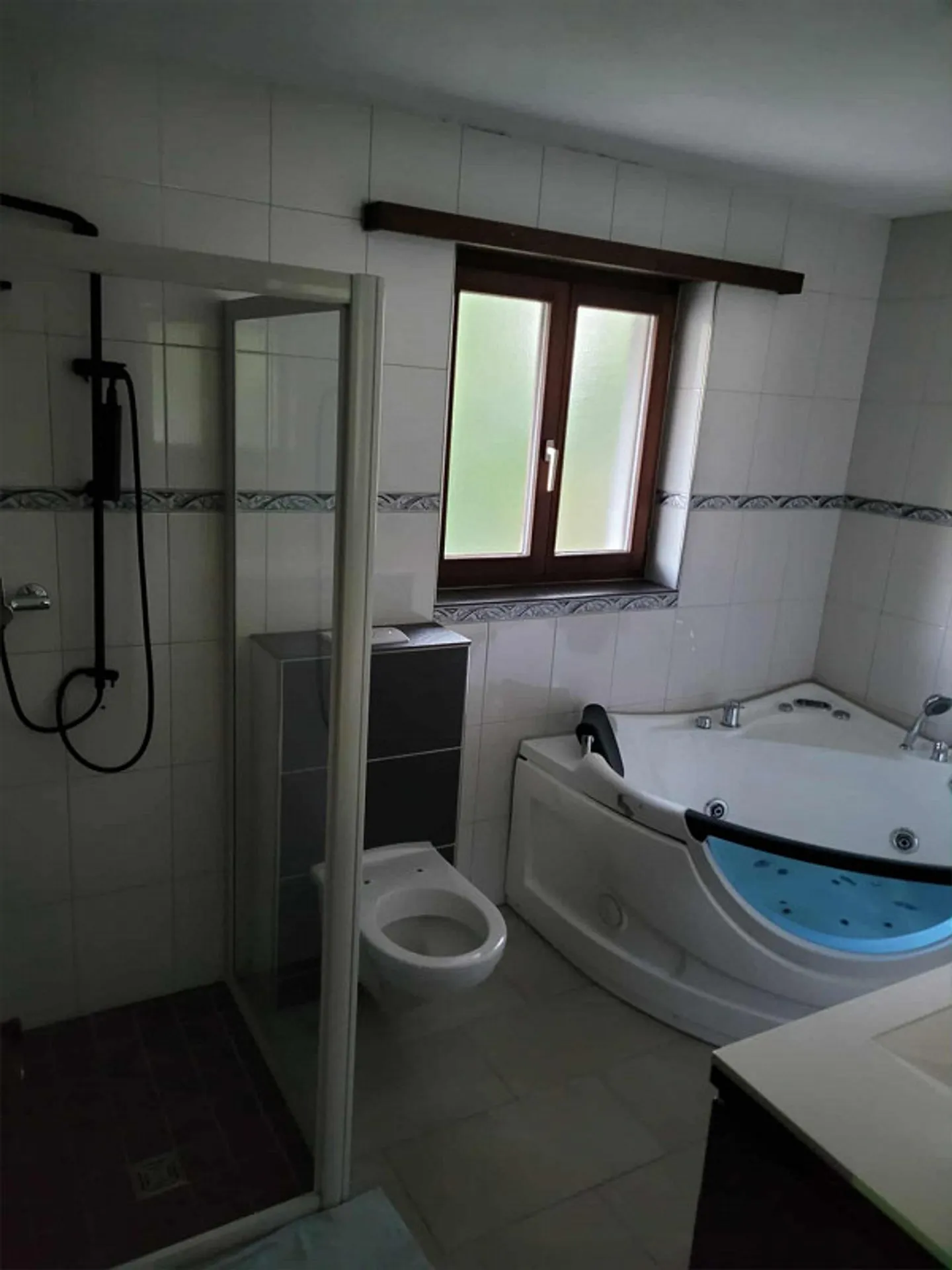Charming 3.5 Room Apartment with Balcony and Beautiful View in Trübbach - Photo 4 of 8