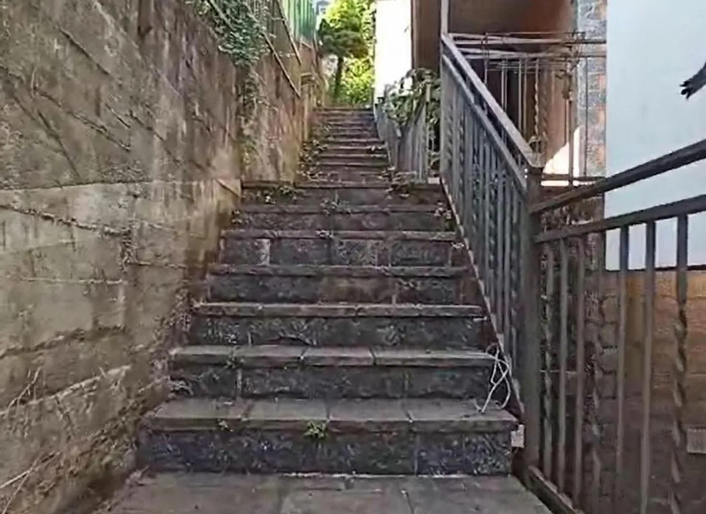 2-Familienhaus im Dorfkern an sehr ruhiger, sonniger Aussichtslage ... - Foto 44 von 46