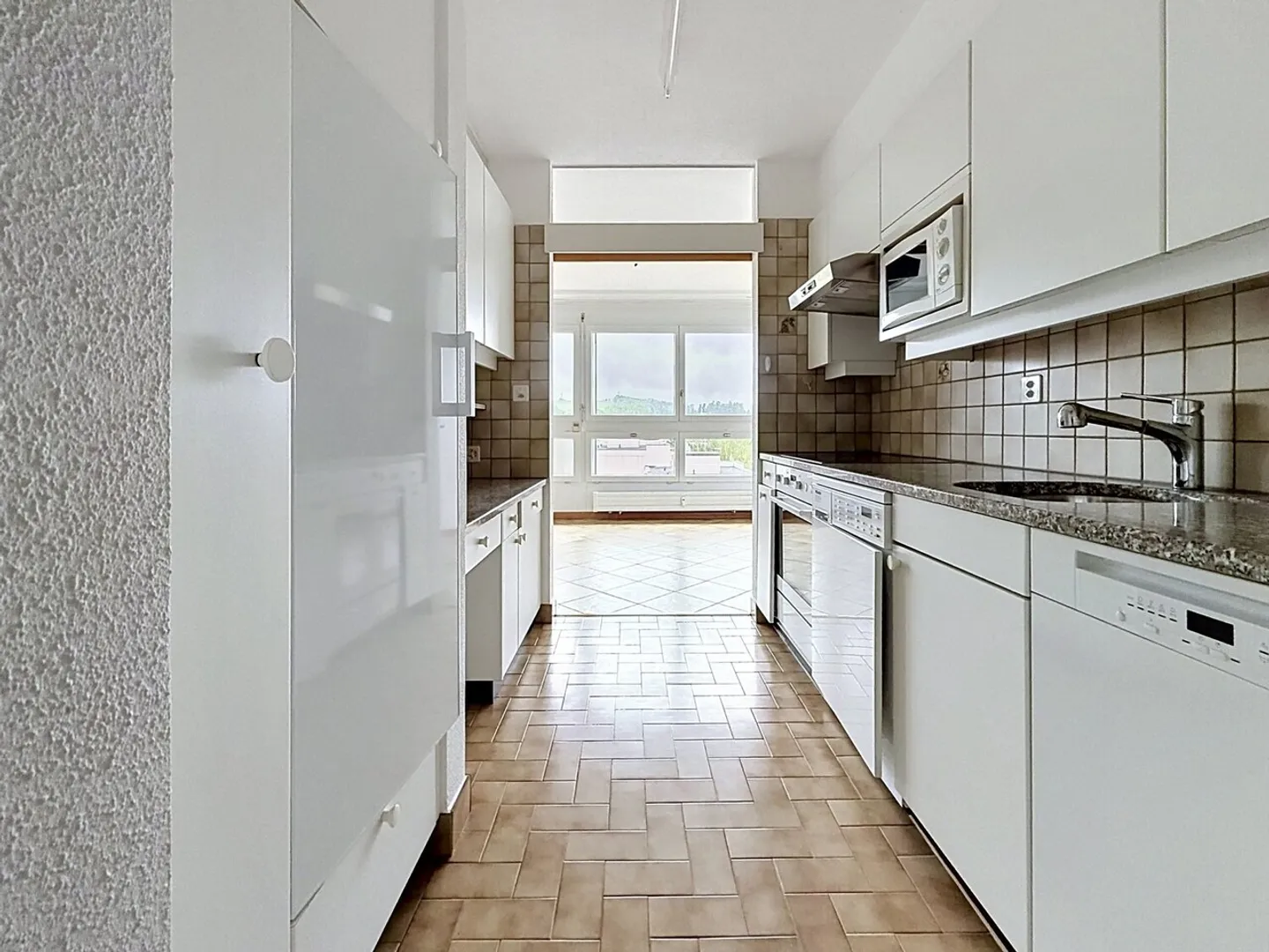 Appartement spacieux avec vue - Photo 3 sur 10