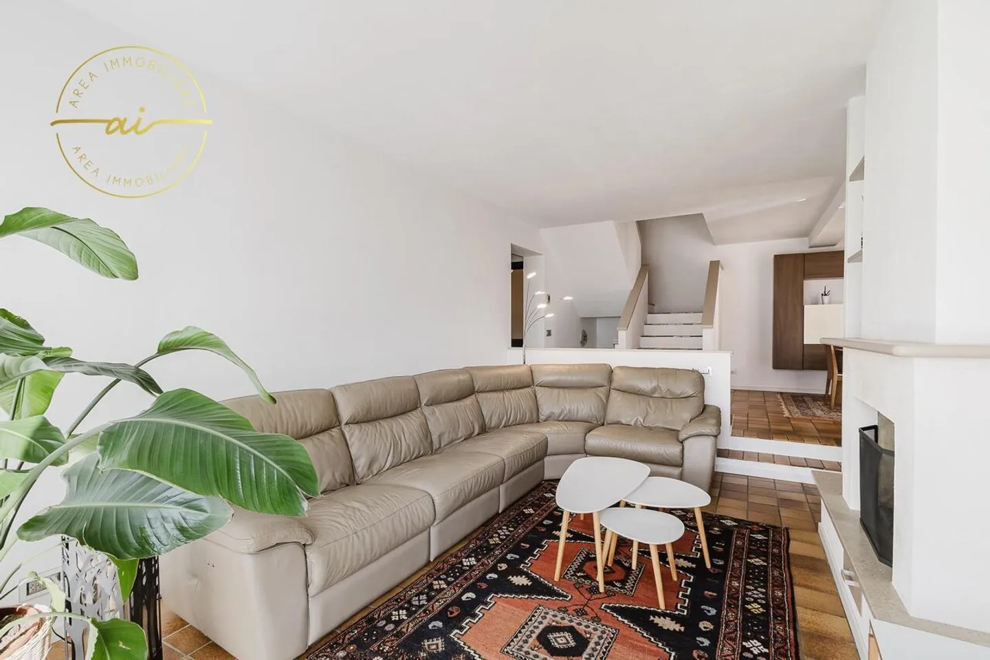 WONDERFUL SINGLE-FAMILY VILLA WITH LAKE VIEW IN FIGINO - Photo 9 of 13