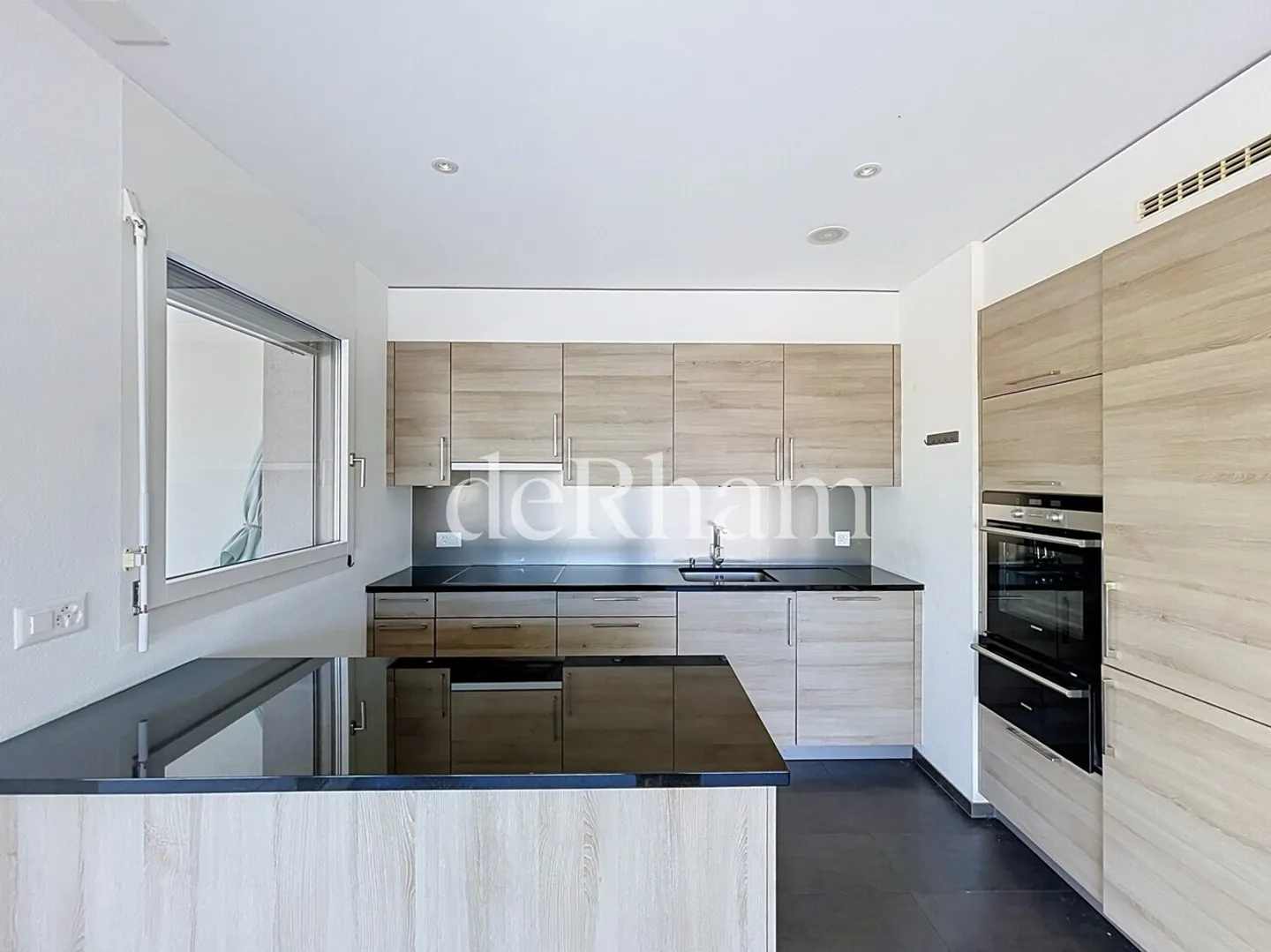 Beautiful penthouse apartment with 3.5 rooms! - Photo 7 of 9