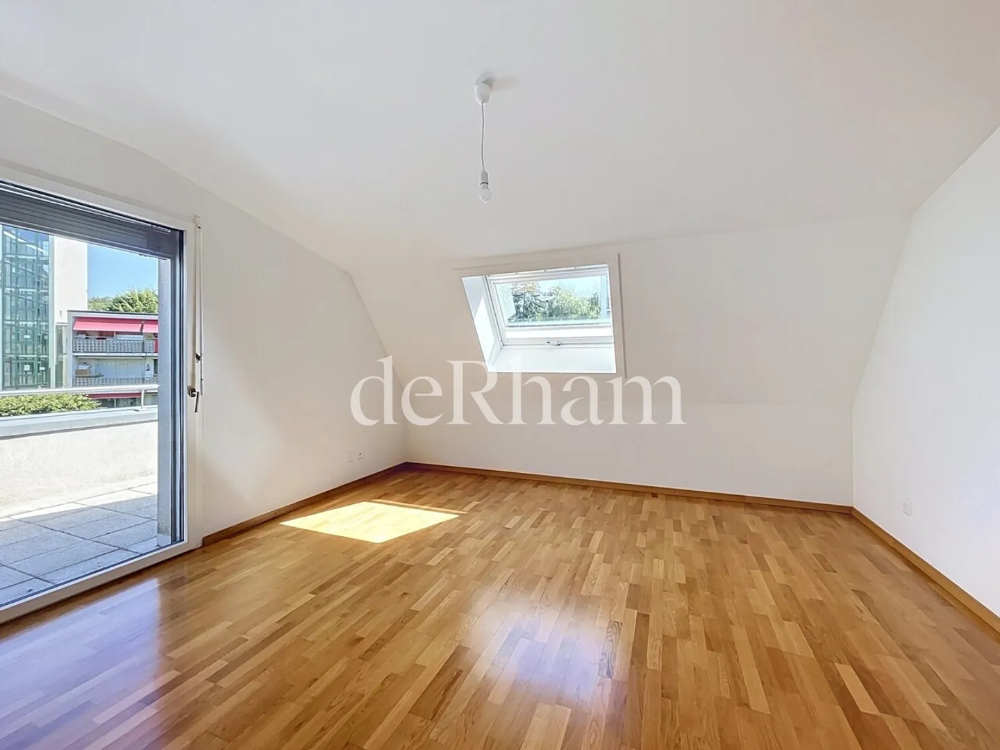 Beautiful penthouse apartment with 3.5 rooms! - Photo 8 of 9