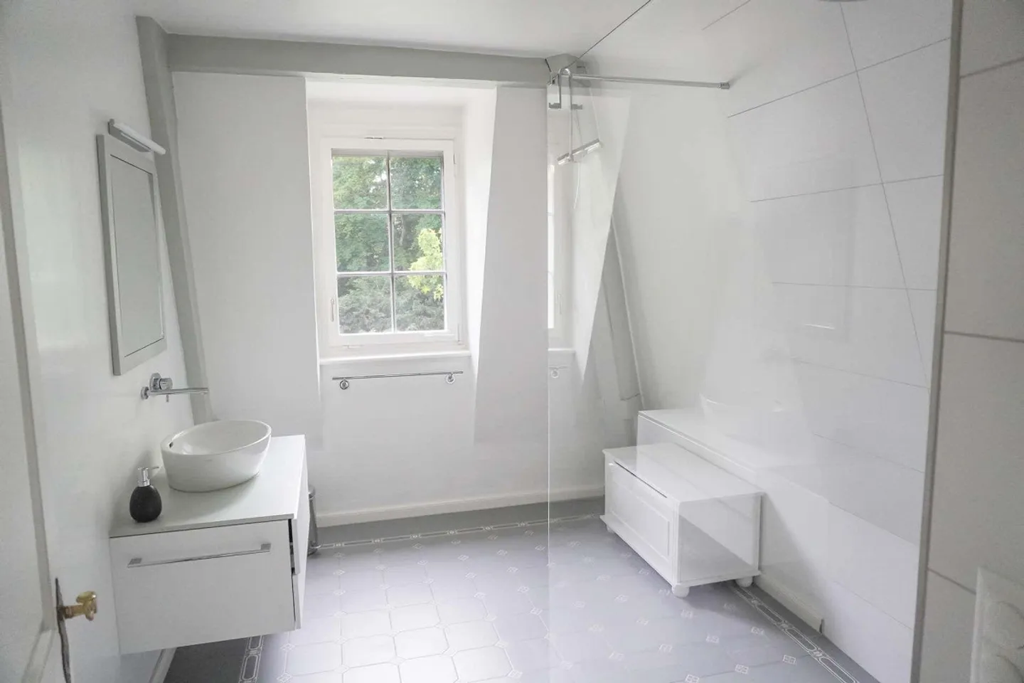 Stilvolles Wohnen an bester Lage  8.5-Zimmer-Doppelhaushälfte am Pa... - Foto 4 von 6