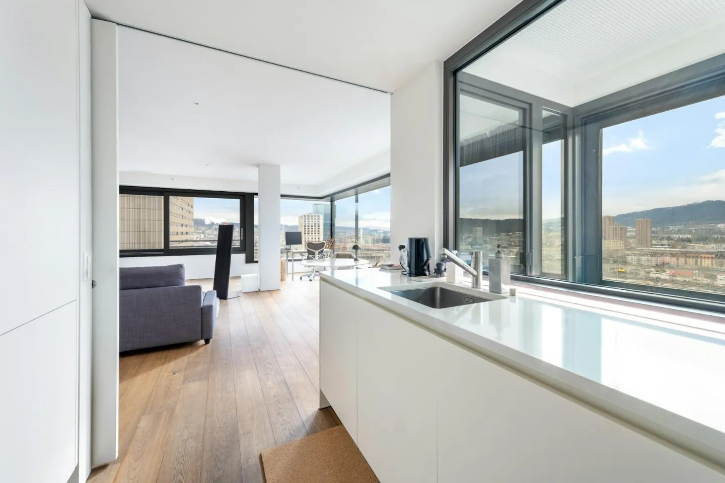 Skyline Living sur Zurich - Vivre au 18ème étage - Photo 5 sur 13