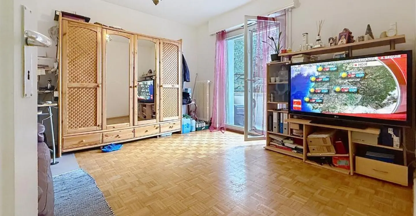 Beautiful 2-room apartment close to the city center - Photo 3 of 5