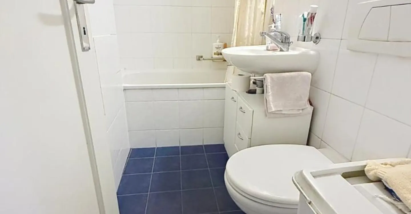 Beautiful 2-room apartment close to the city center - Photo 5 of 5
