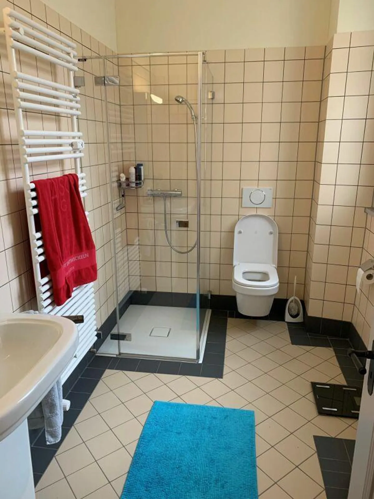 Appartement moderne, élégant et historique de 2,5 pièces à Lorraine - Photo 5 sur 8