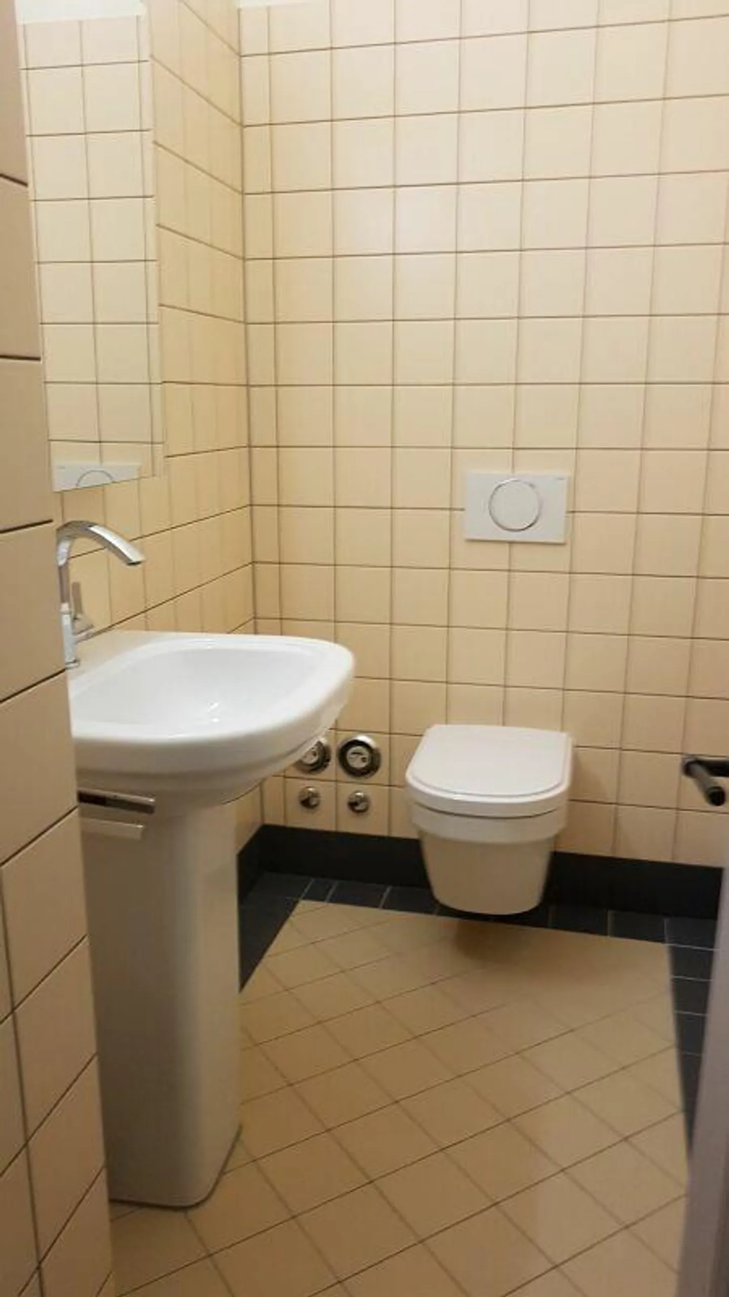Appartement moderne, élégant et historique de 2,5 pièces à Lorraine - Photo 6 sur 8