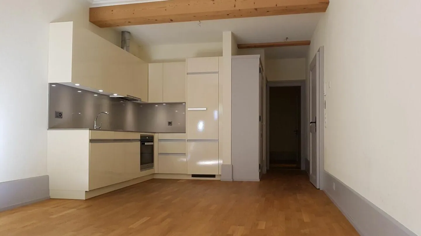 Appartement moderne, élégant et historique de 2,5 pièces à Lorraine - Photo 3 sur 8