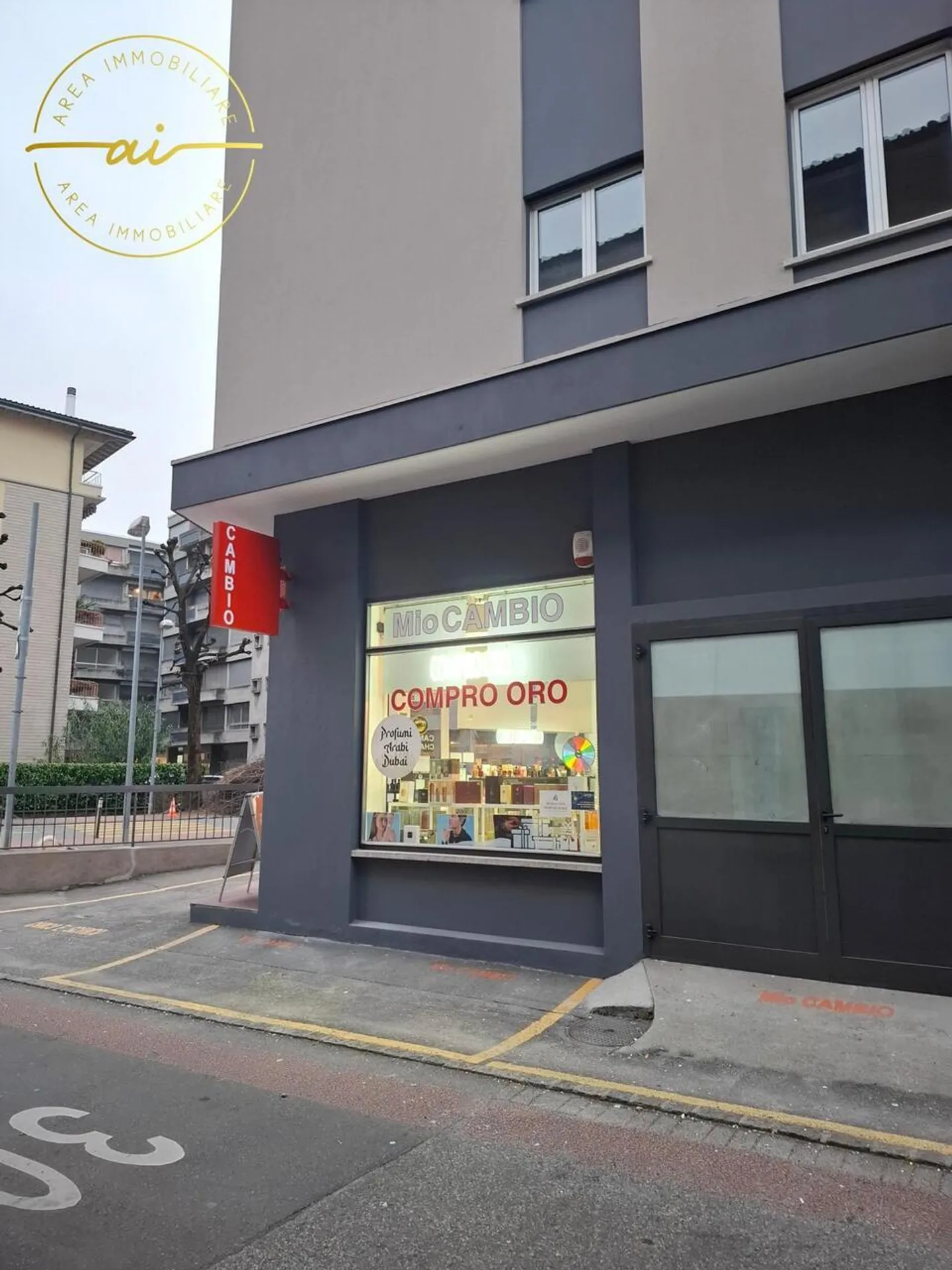 Espace commercial avec vitrine à Chiasso - Photo 2 sur 2