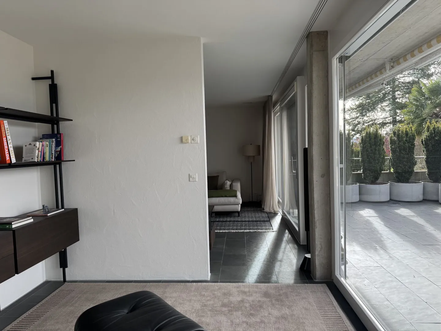 Ampio appartamento con terrazza di 4,5 stanze con vista panoramica sul Limmattal - Foto 3 di 15