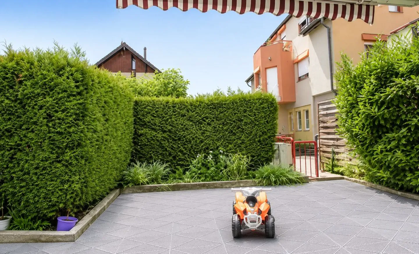 Apartment with 3.5 Rooms: Village Charm at the Gates of the City Center - Photo 8 of 9