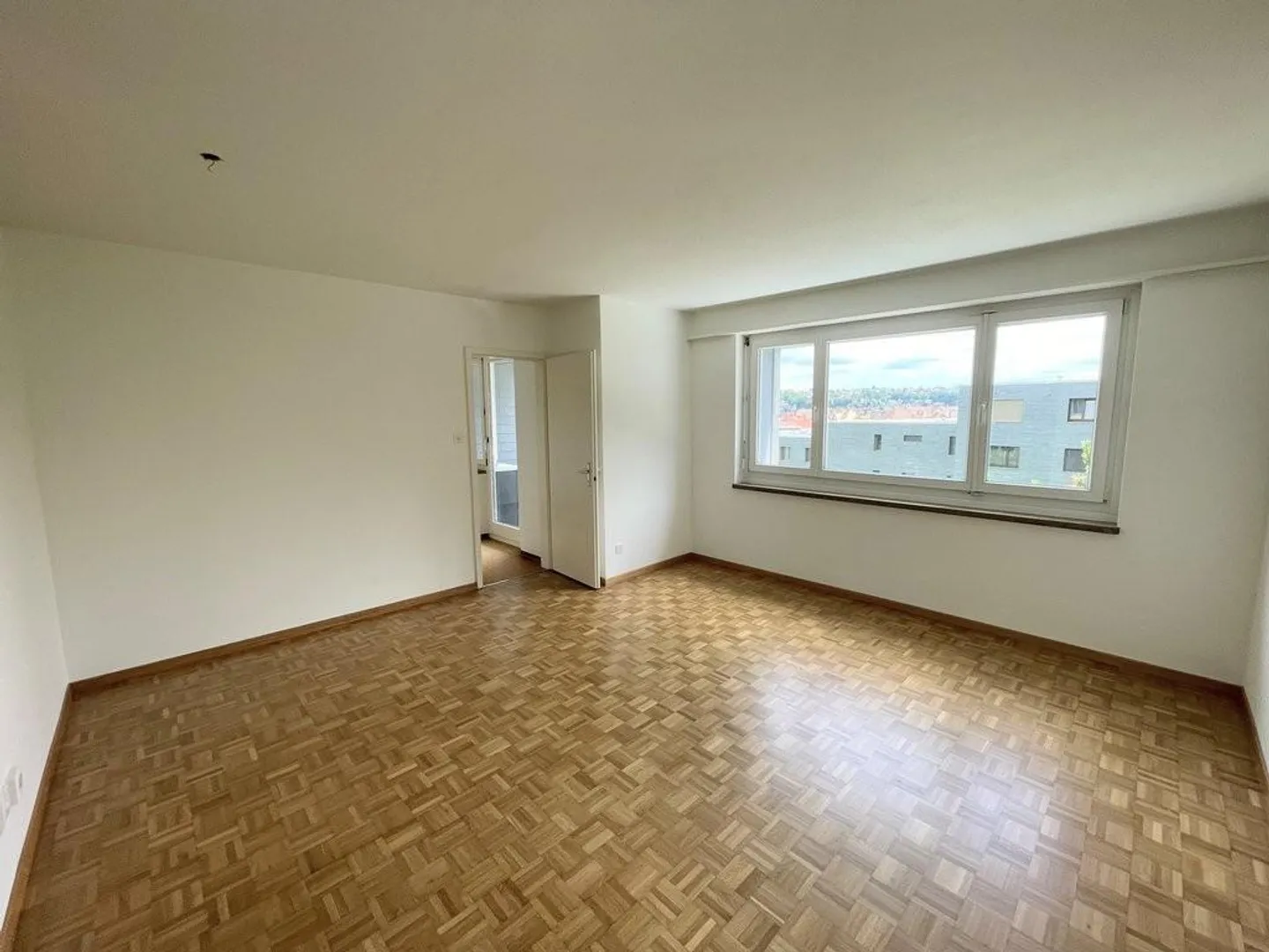 Grosszügige, helle Wohnung - Foto 2 von 9